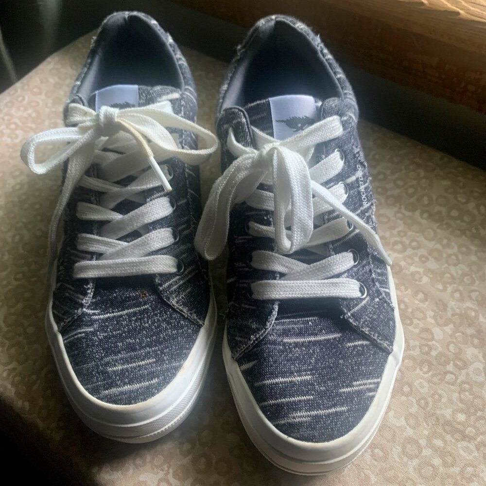Rocket Dog Cheery Sneakers; size 8